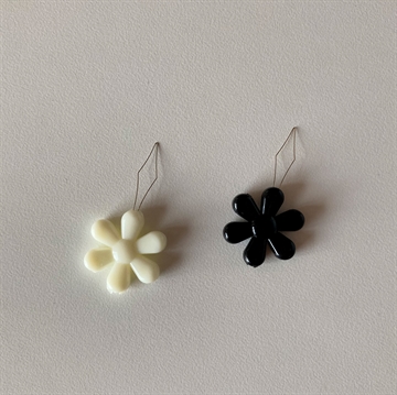 Nåletrædere 2 stk. blomst hvid/sort